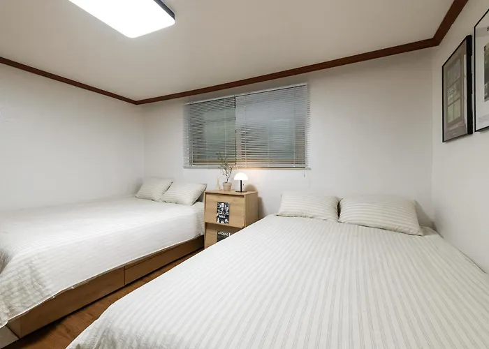 Open Deal! Line 2 And 7 Station Area, Seongsu, Forest, River, Airport Bus 2min ソウル特別市