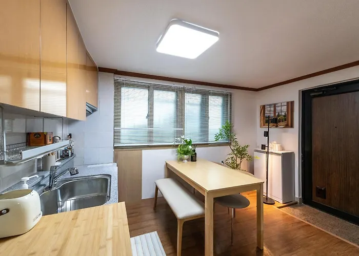 Open Deal! Line 2 And 7 Station Area, Seongsu, Forest, River, Airport Bus 2min